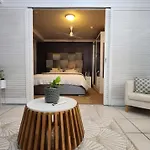 3 Blocks To Surfers Paradise Beach