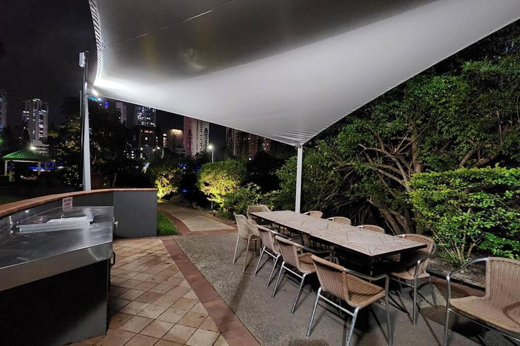 3 Blocks To Surfers Paradise Apartment Gold Coast