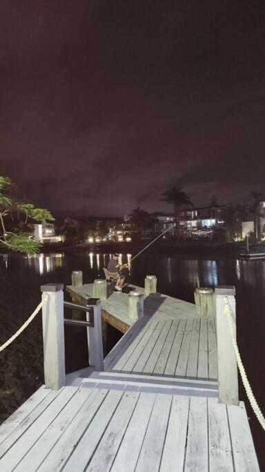 Apartment 3 Blocks To Surfers Paradise