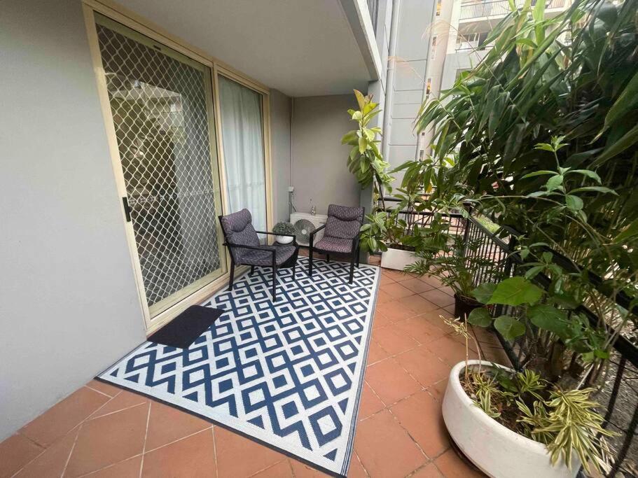 Apartment 3 Blocks To Surfers Paradise *