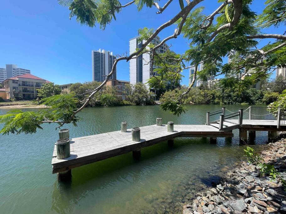 Apartment 3 Blocks To Surfers Paradise *