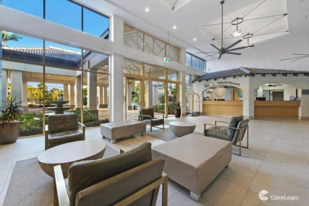 3 Blocks To Surfers Paradise * Gold Coast